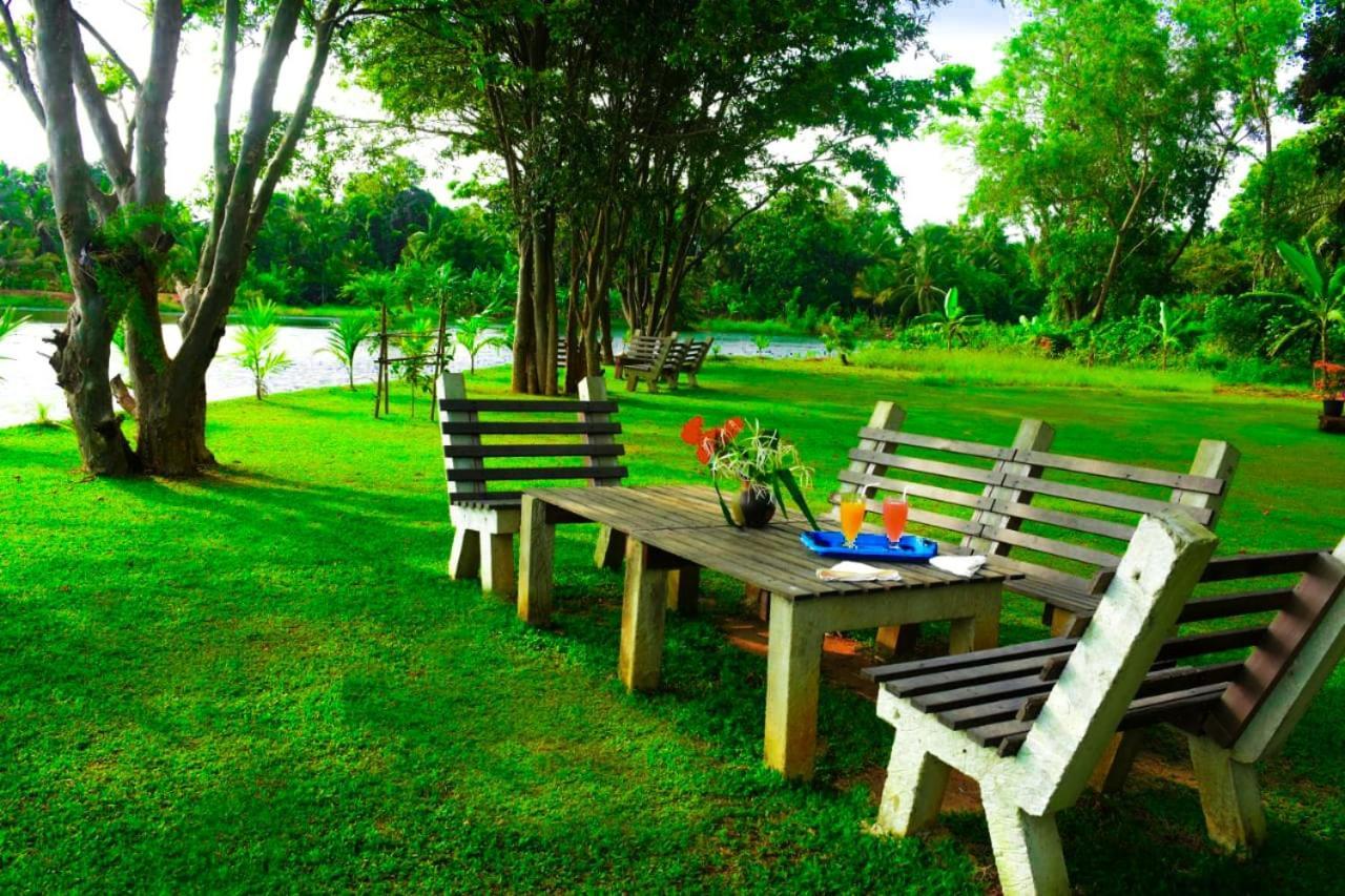 Canal Side Safari Resort Удавалаве Екстер'єр фото