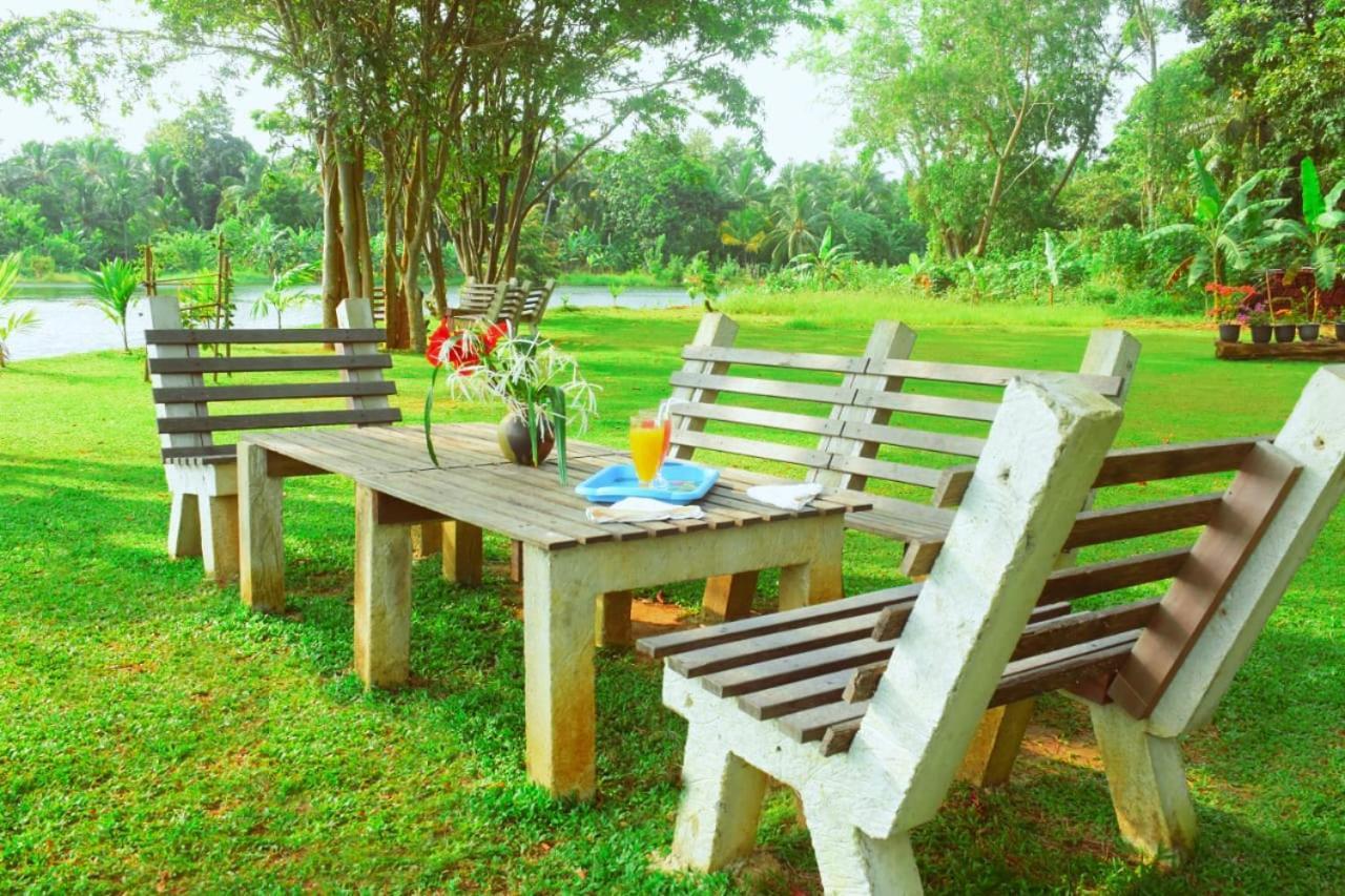 Canal Side Safari Resort Удавалаве Екстер'єр фото